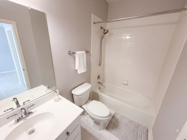 Building Photo - 3670 Carriage Hill Dr