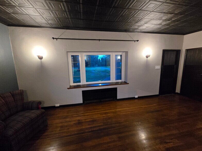 Building Photo - 606 Sunset Ave