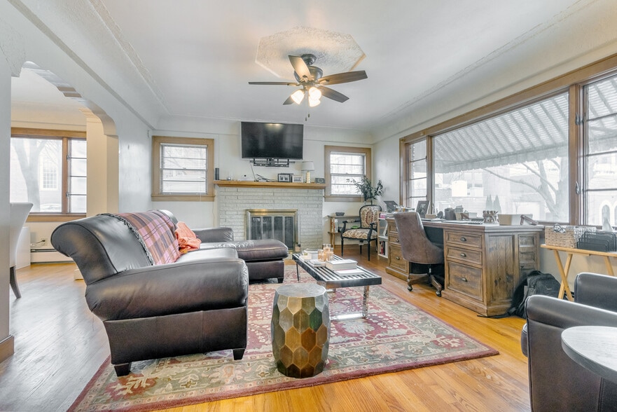 Building Photo - 302 S Brooks St