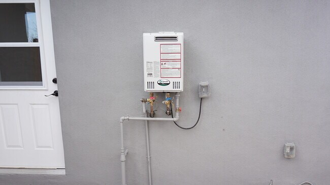 Building Photo - 10065 Arleta Ave