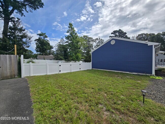 Building Photo - 182 Baywood Blvd