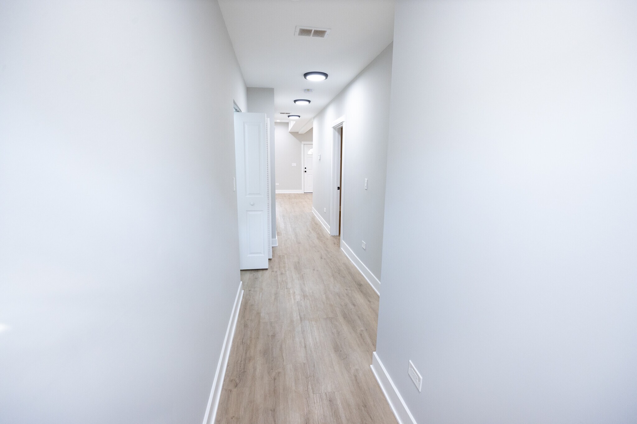 Building Photo - 2175 N Maplewood Ave