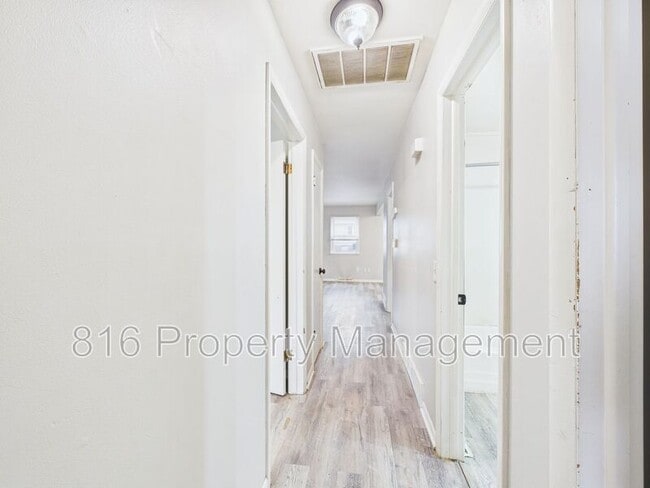 Building Photo - 405 E Culton St