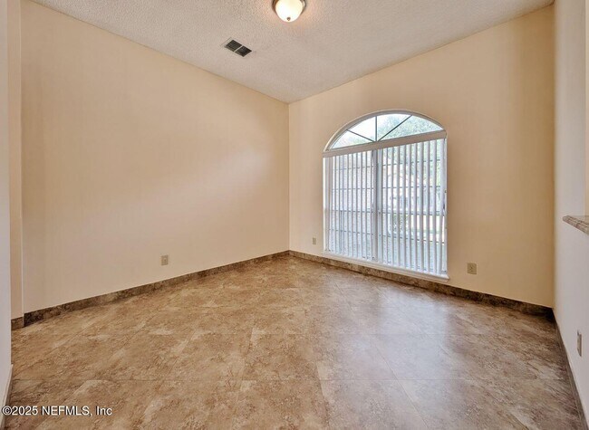 Building Photo - 2413 Cedar Trace Dr W