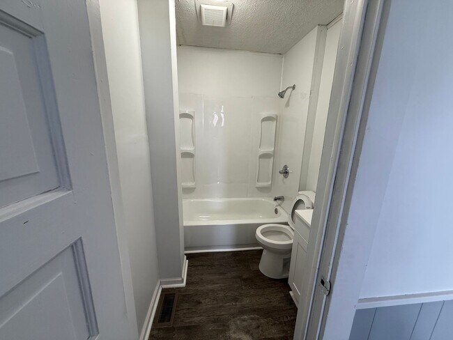 Building Photo - 402 Eastern Ave