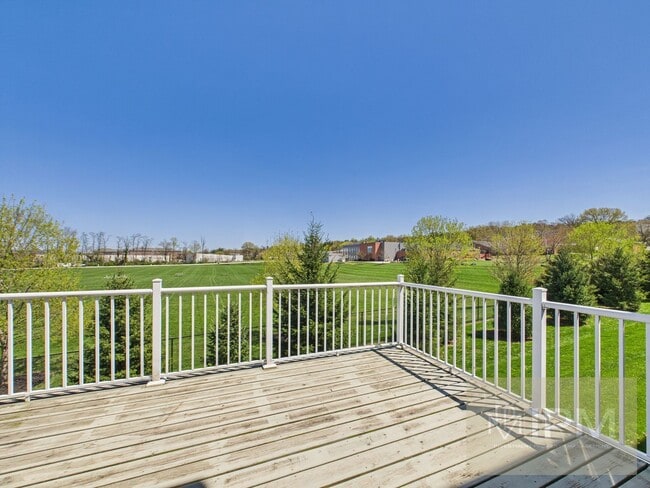 Building Photo - Beautiful 4 Bedroom, 2.5 Bath Townhome in Regents Glen!