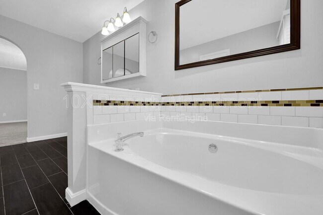 Building Photo - 96 Chenango Dr