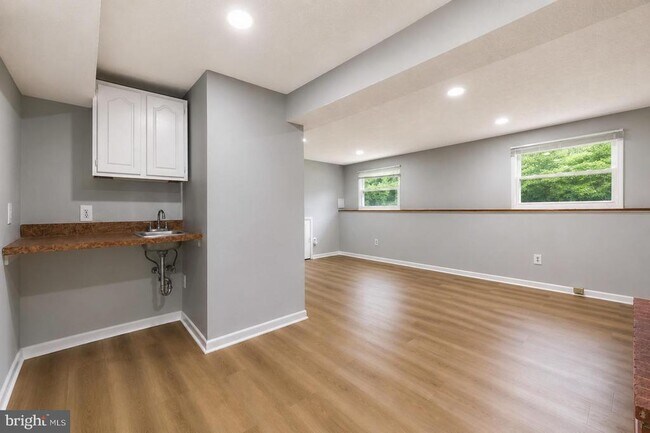 Building Photo - 1414 King William Dr