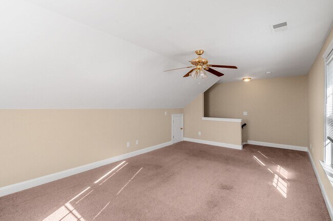 Building Photo - Charming 3 bed 2.5 bath Home in Huntersville!