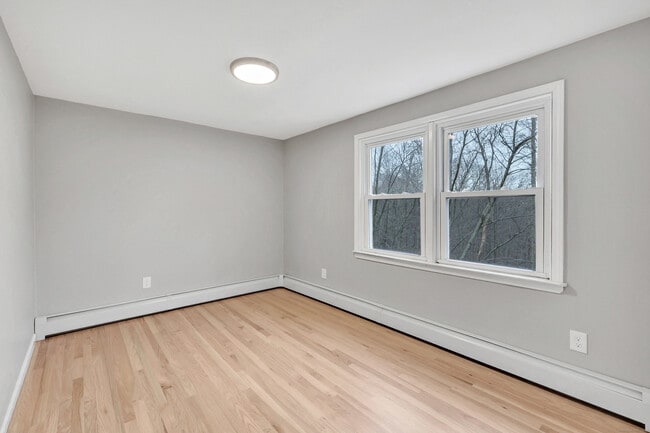 Building Photo - 19 Good Hill Rd