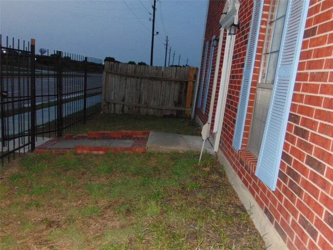 Building Photo - 8603 Rustling Leaves Dr