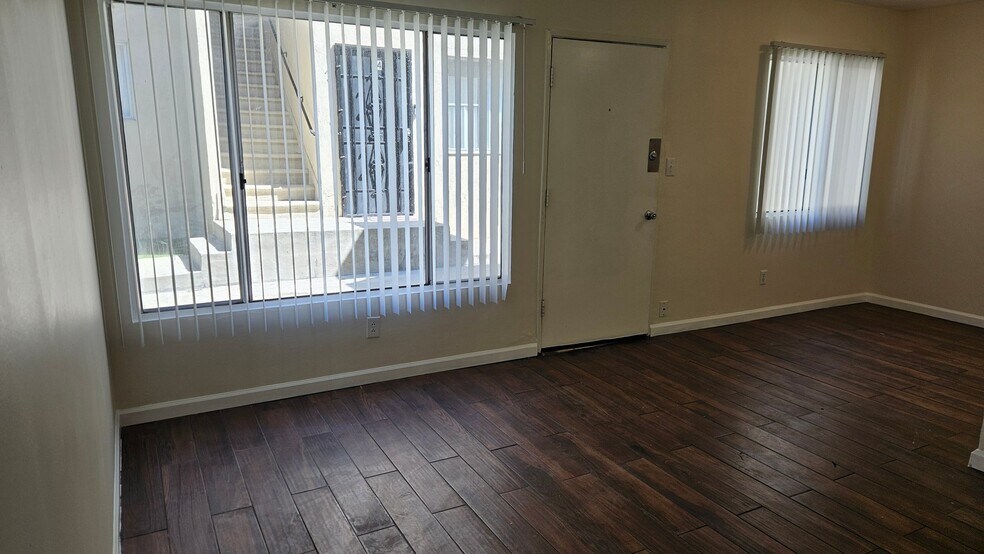 Building Photo - 866 W 126th St