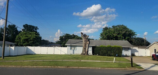 Building Photo - 1809 Garwood Dr