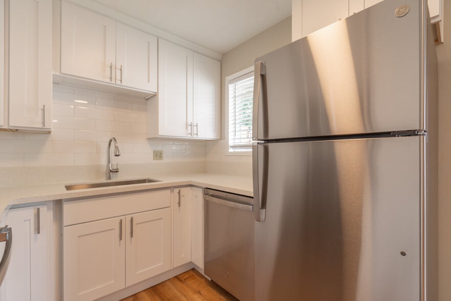 Building Photo - 2531 SE 27th Ave