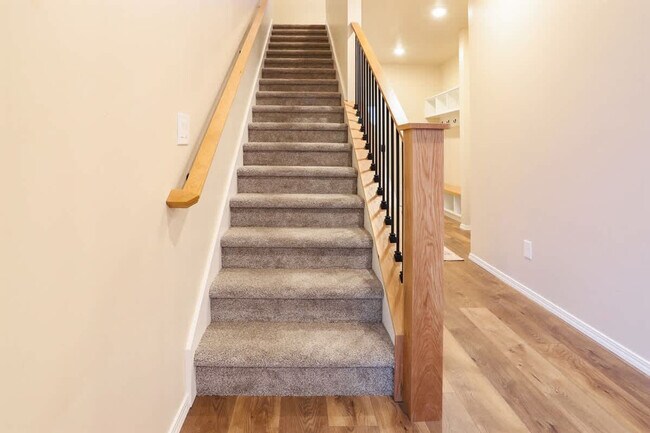 Building Photo - 609 N Kimball Ave