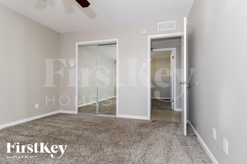 Building Photo - 6836 S Terrace Rd