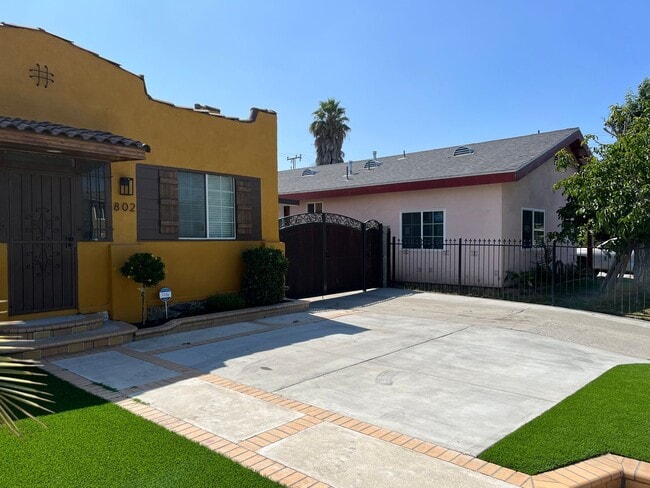Building Photo - Beautifully Renovated 2 Bed / 1 Bath in Compton!