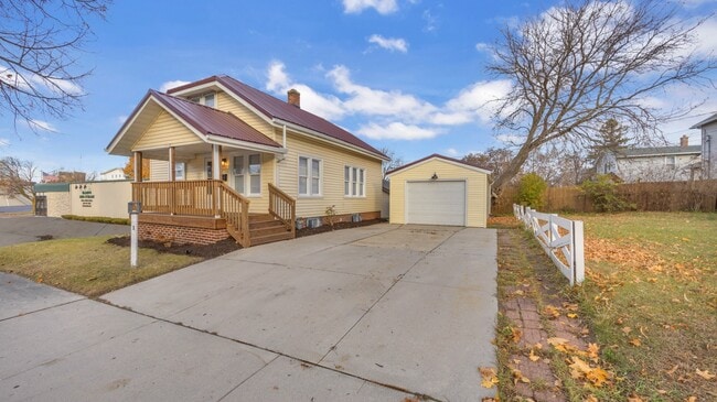 Building Photo - 715 N 14th St