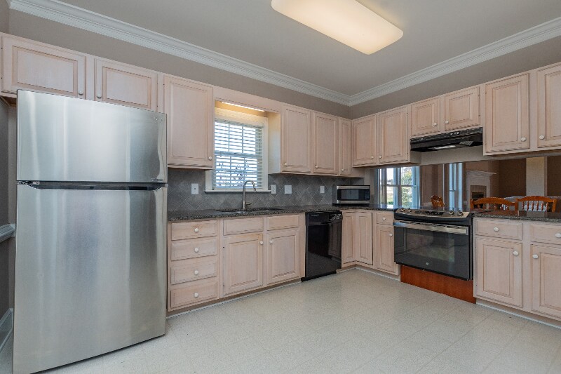 Building Photo - 101 St Charles Ct