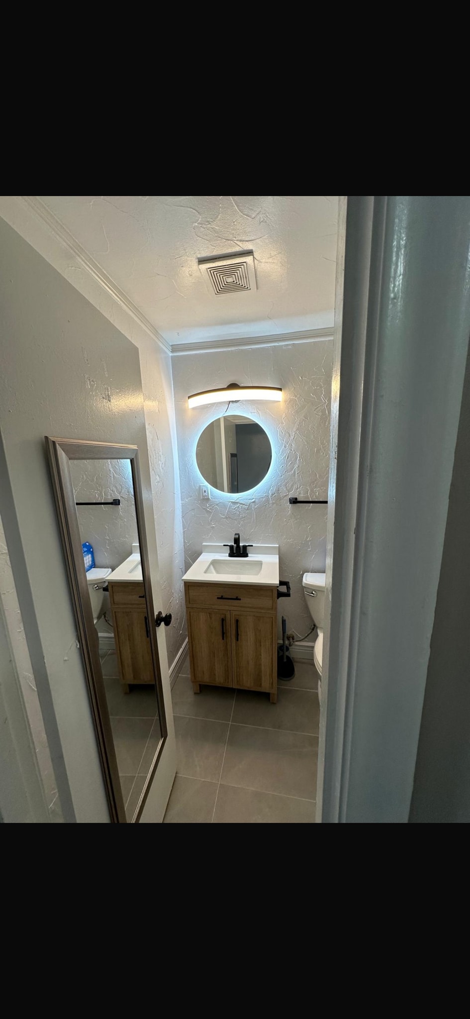 Restroom - 4717 Worth St