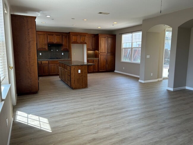 Building Photo - Beautiful 5 Bedroom, 3 Bath Brentwood Home / Downstairs Bedroom and Bath