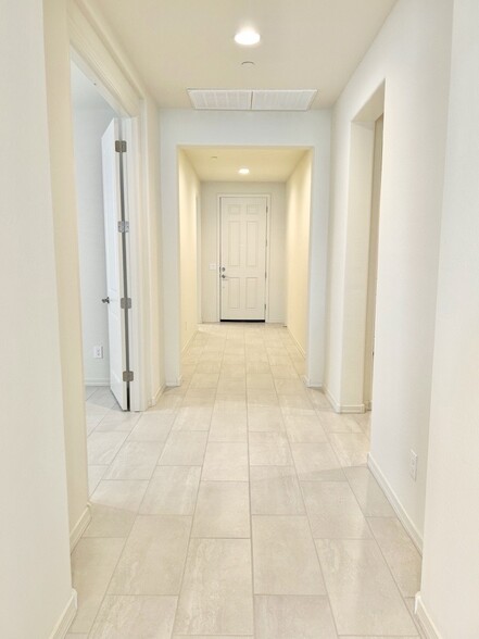 Building Photo - 13531 W Calle de Baca