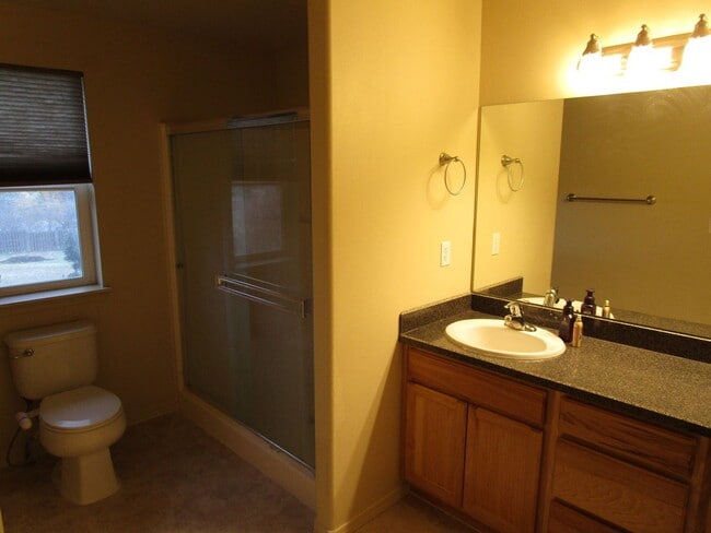 Building Photo - Open Feel Home in Ochoco West Subdivision - Electricity Included! Available Soon!