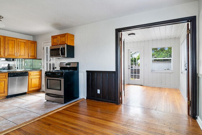 Building Photo - 727 S M St