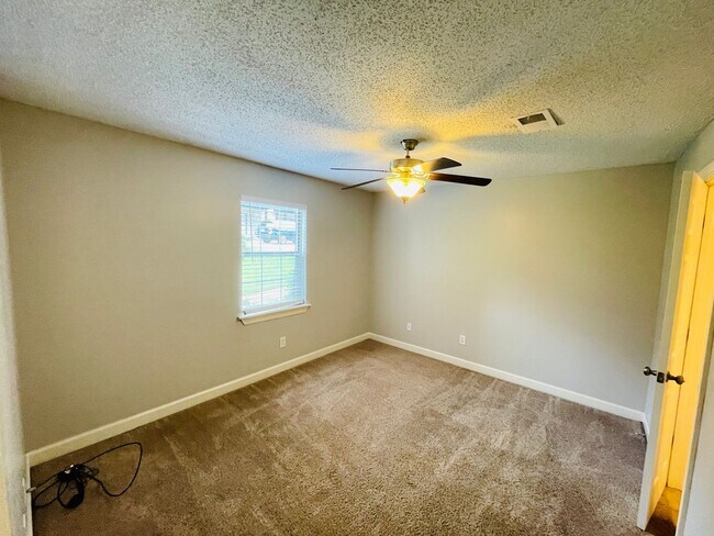 Building Photo - 2BR/2BA FOR RENT