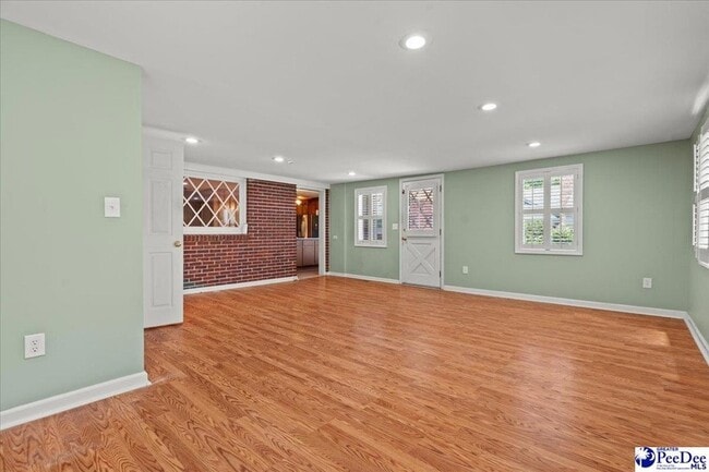 Building Photo - 726 Wisteria Dr
