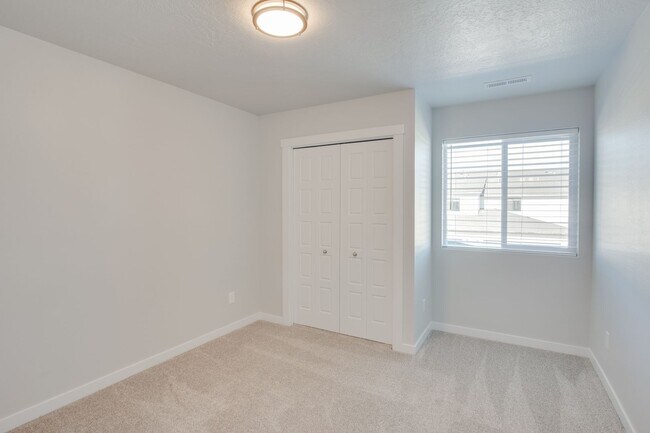 Building Photo - This gorgeous 3 bedroom, 2.5 bath townhome is 1440 square feet of HOME!