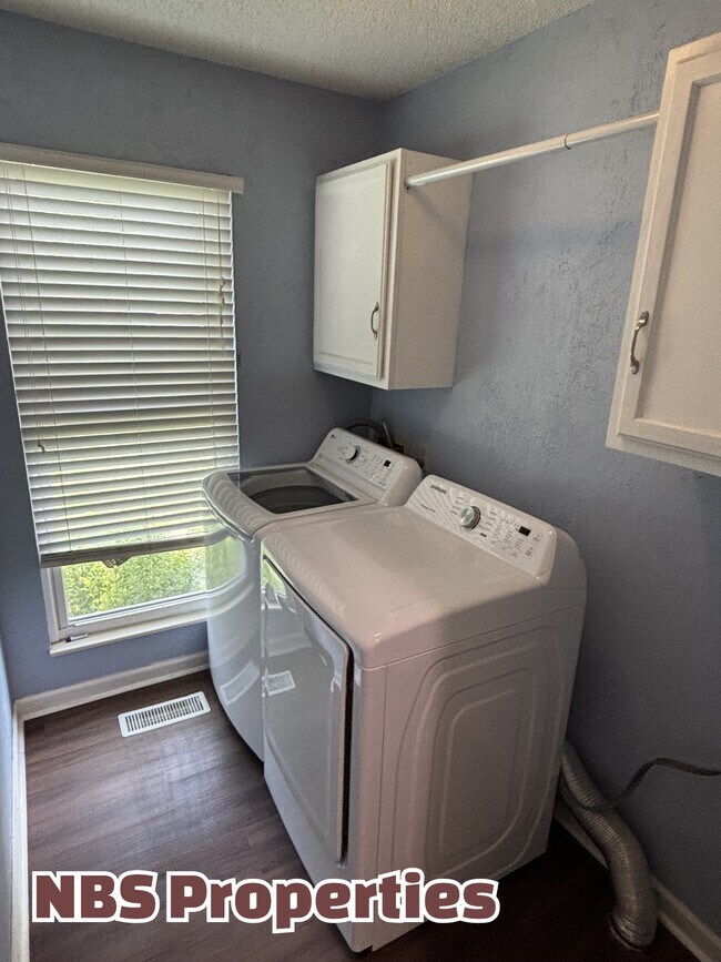 Building Photo - 7404 Foxglove Ln