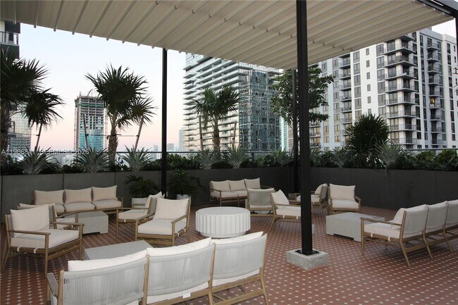 Building Photo - 11 NE 6th St