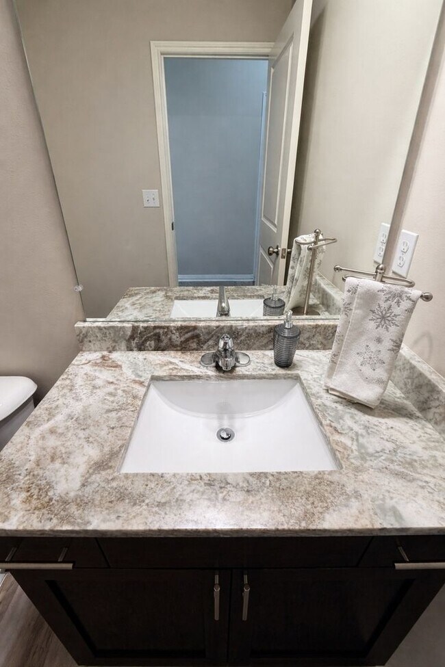 Building Photo - 13776 Grandeur Ave