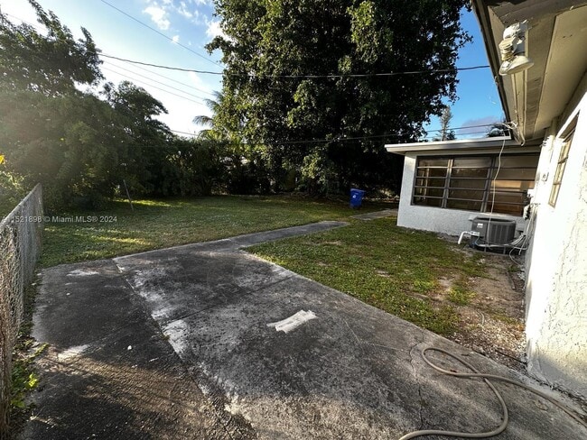 Building Photo - 2021 NW 12th Ave