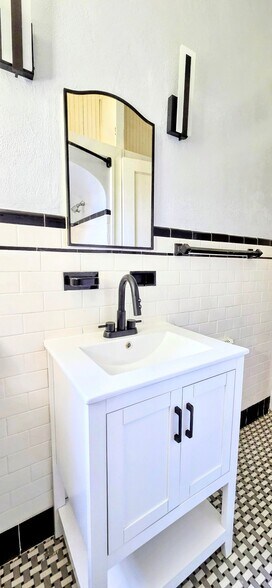 Building Photo - 1355 Magnolia Curve