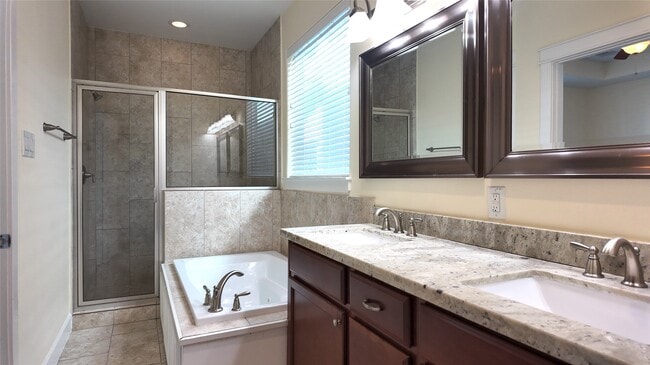 Building Photo - 902 W 20th St