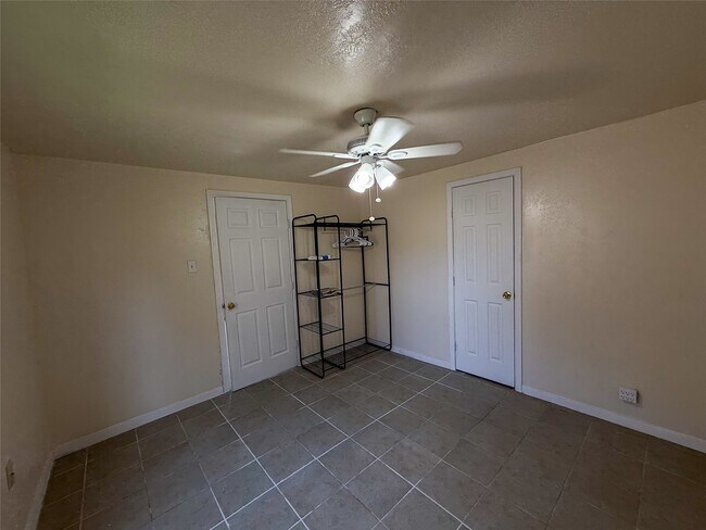 Building Photo - 8430 Holiday Ln