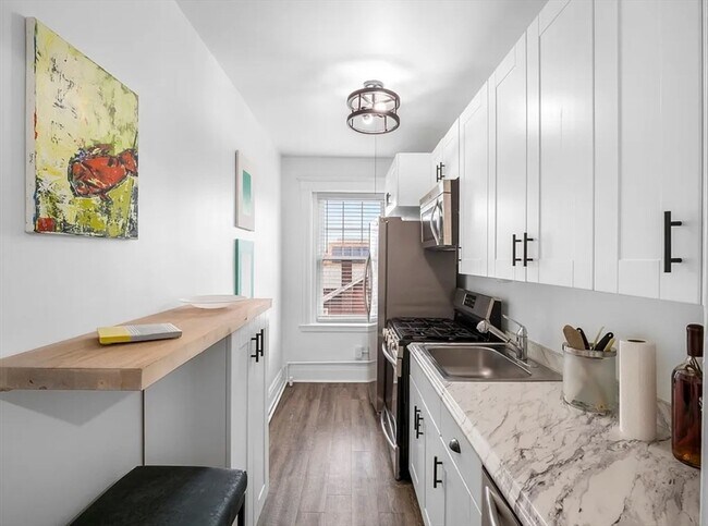 Building Photo - 68 Linden St