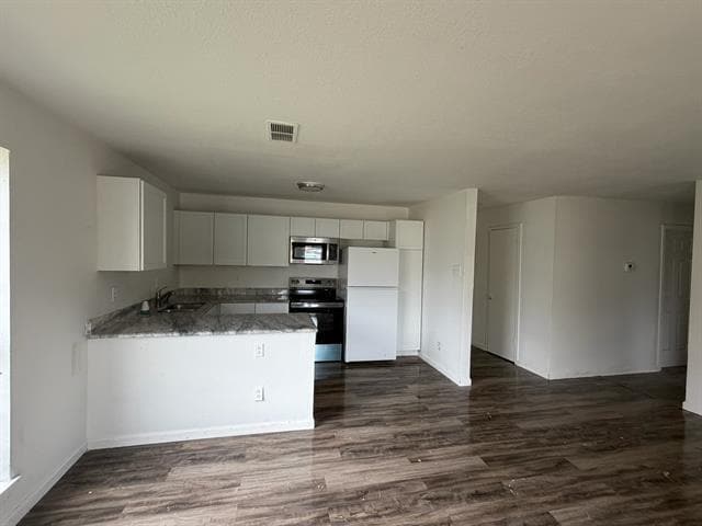 Building Photo - 5901 Lake Hubbard Pkwy