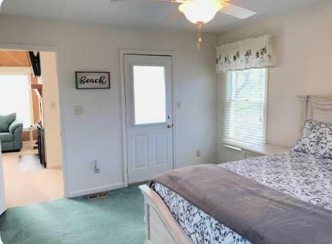 Building Photo - 4 Bedroom 2.5 Bath Home in Nags Head