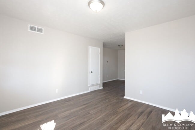 Building Photo - 1832 S Sutton Dr