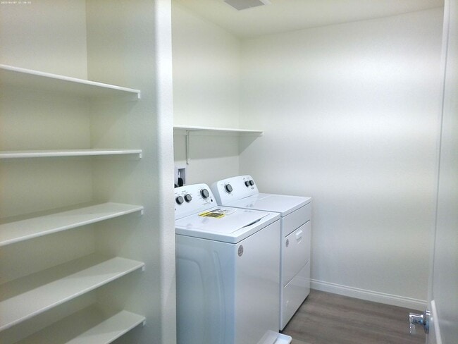 Building Photo - Rush Ave