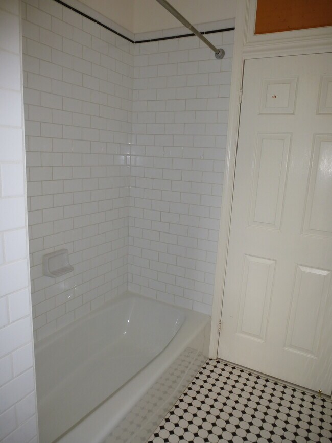 Building Photo - 14 14th St NE