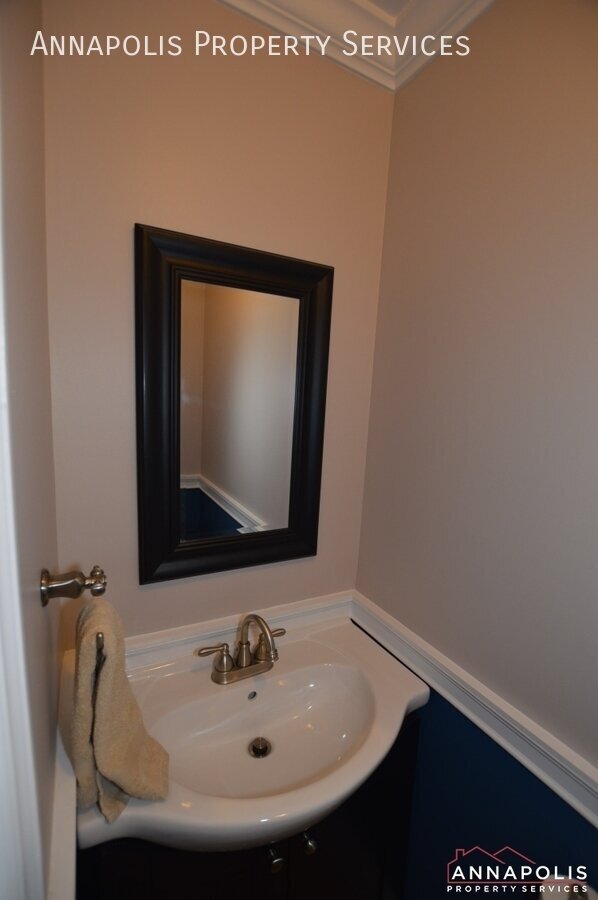 Building Photo - 656 Howards Loop