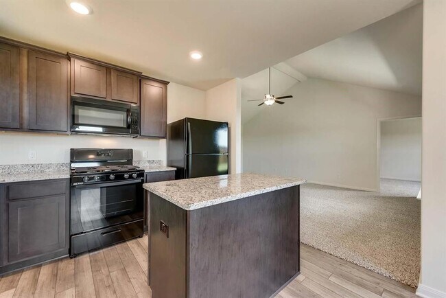Building Photo - 124 Bandana Cir