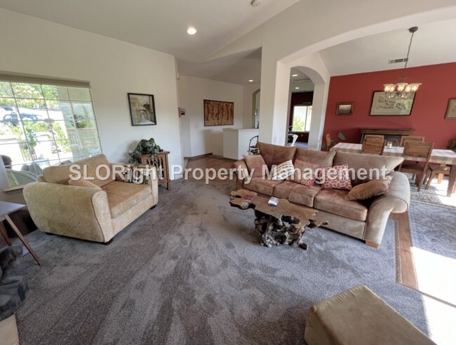 Building Photo - AVAILABLE AUGUST - Gorgeous 3 Bedroom Paso Robles Home