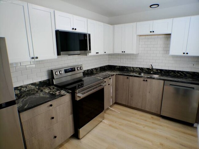 Building Photo - Spacious 4 bedrooms and 3 baths with vanity off 90th & Wornall Road in sought out WALDO AREA near...