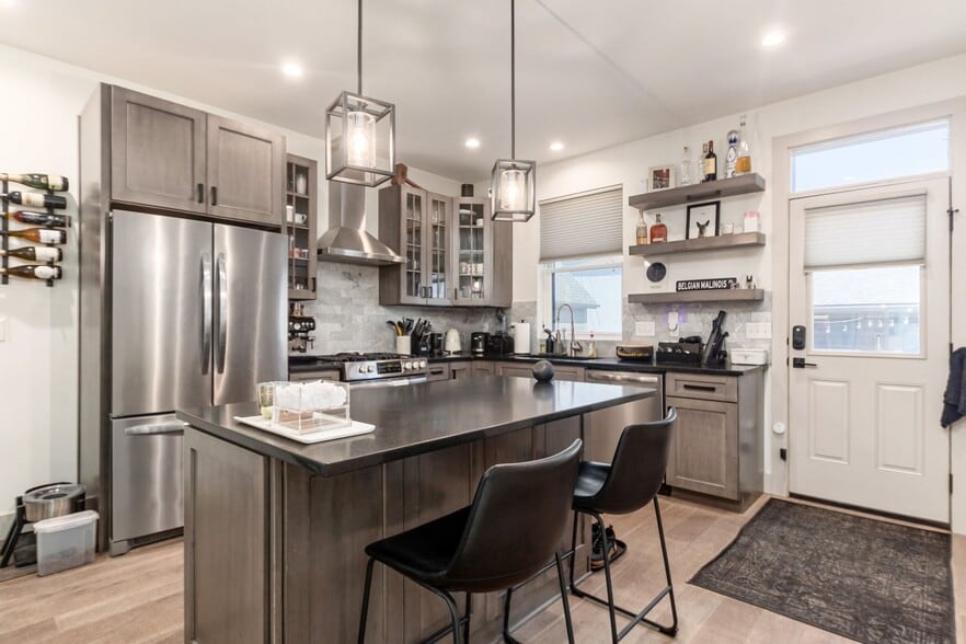 Building Photo - 1196 Hamlet St