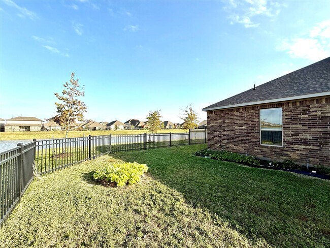 Building Photo - 141 Eliana Shores Dr